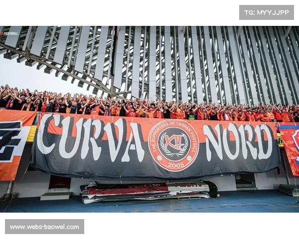 看台上，尤文图斯远征军沉默目送球队惨败离场